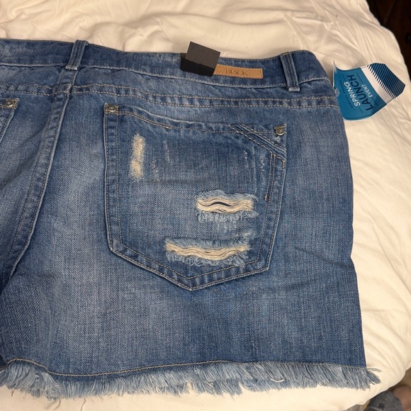 Trendy Buckle Blue Distressed Jean Shorts size 34 fit no. 256 - Picture 8 of 10